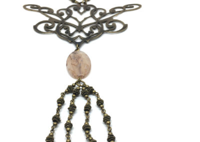Collier baroque et perles de résine