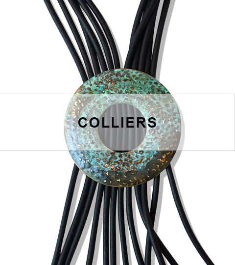 vers les colliers de la boutique