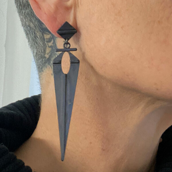 Longues boucles d'oreilles en forme d'épée