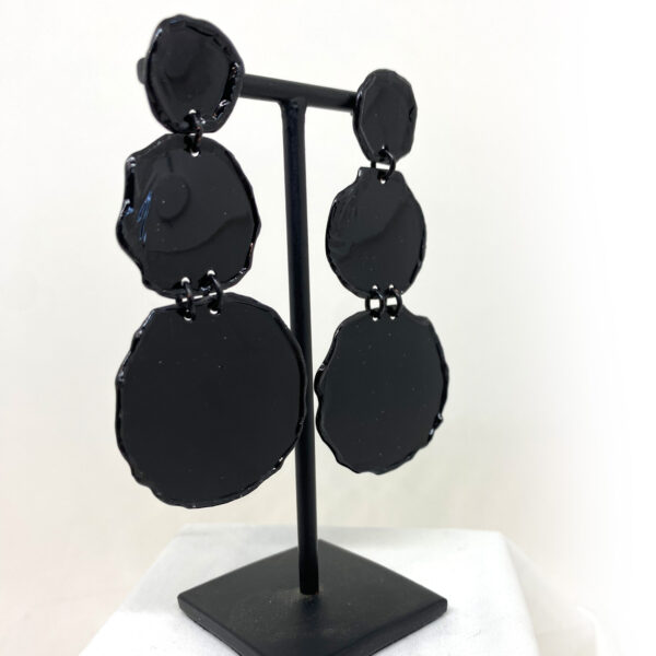 Longues boucles d'oreilles en laiton noir brillant