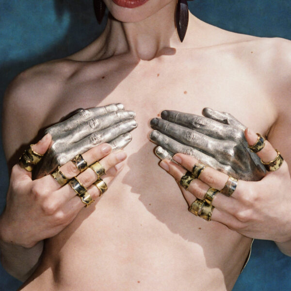Anneau en laiton brut.
